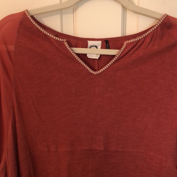 Akemi + Kin Top - Picture 3 of 5